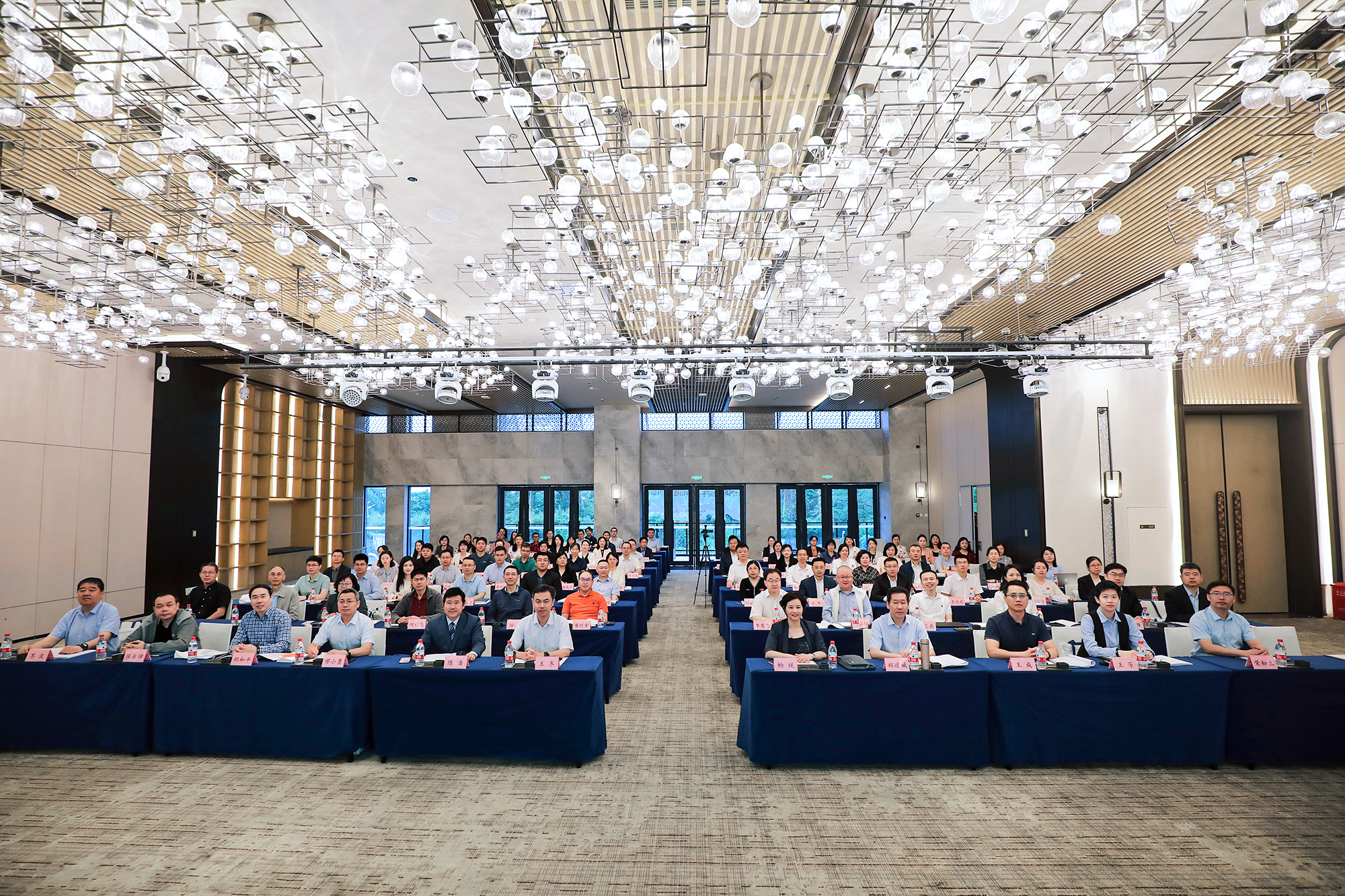 【聚智迎变启新局 团结奋进向未来】我院召开2025年干部培训暨发展研讨会